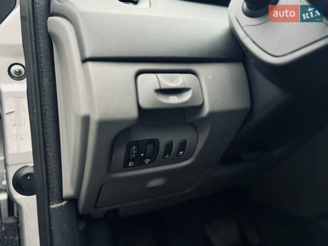 Сірий Рено Сценік, об'ємом двигуна 2 л та пробігом 128 тис. км за 7100 $, фото 13 на Automoto.ua