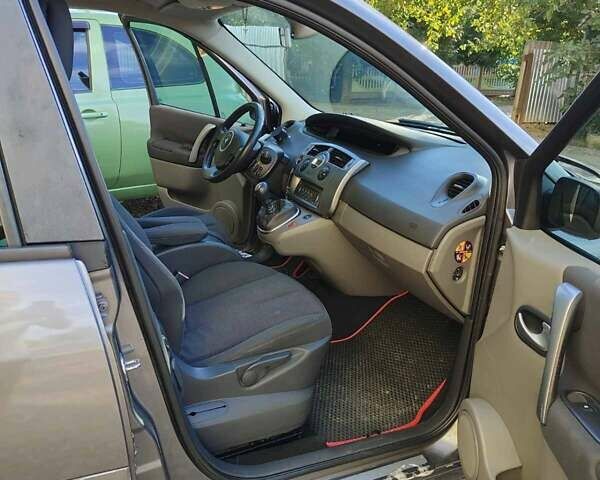 Серый Рено Сценик, объемом двигателя 1.46 л и пробегом 237 тыс. км за 5555 $, фото 1 на Automoto.ua