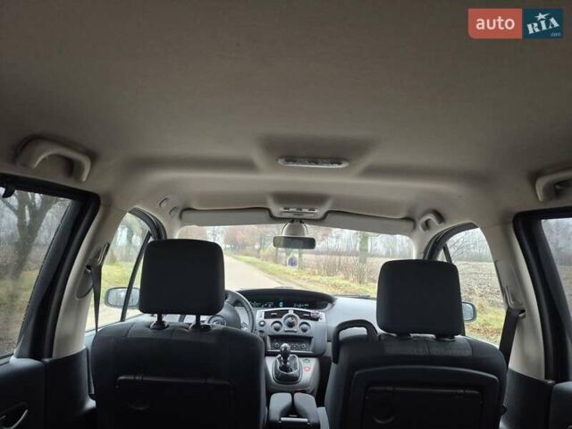 Серый Рено Сценик, объемом двигателя 1.6 л и пробегом 160 тыс. км за 5800 $, фото 24 на Automoto.ua