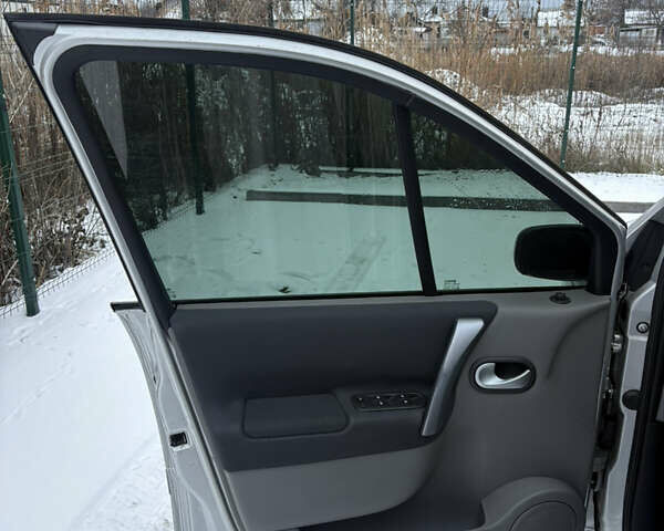 Серый Рено Сценик, объемом двигателя 1.6 л и пробегом 255 тыс. км за 5200 $, фото 14 на Automoto.ua