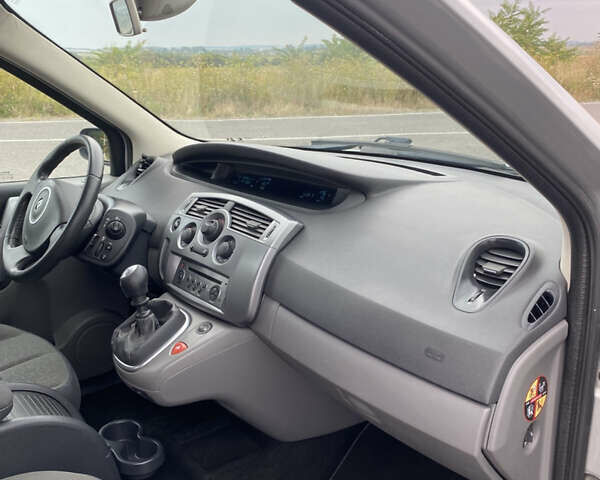 Рено Сценик 2008 в Ровно на Automoto.ua Серый Рено Сценик, объемом двигателя 1.6 л и пробегом 258 тыс. км за 5650 $, фото 24 на Automoto.ua
