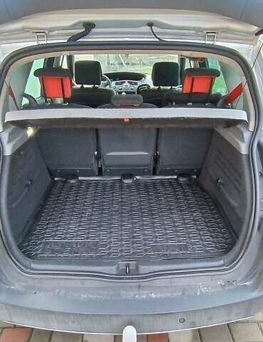 Серый Рено Сценик, объемом двигателя 1.5 л и пробегом 250 тыс. км за 6300 $, фото 9 на Automoto.ua