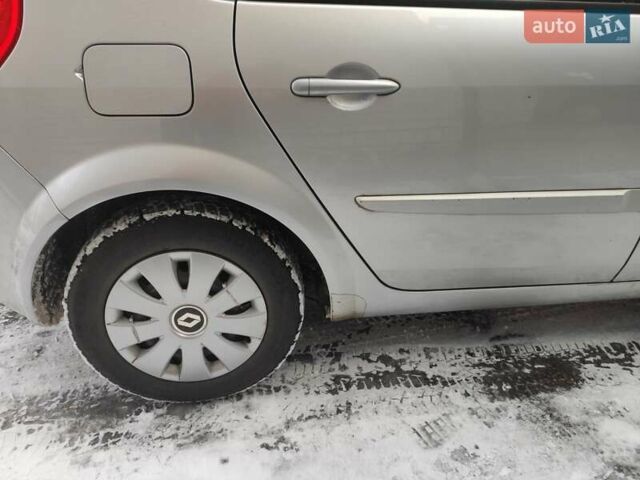 Серый Рено Сценик, объемом двигателя 1.6 л и пробегом 121 тыс. км за 5800 $, фото 9 на Automoto.ua