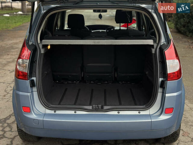 Серый Рено Сценик, объемом двигателя 1.6 л и пробегом 190 тыс. км за 5650 $, фото 18 на Automoto.ua