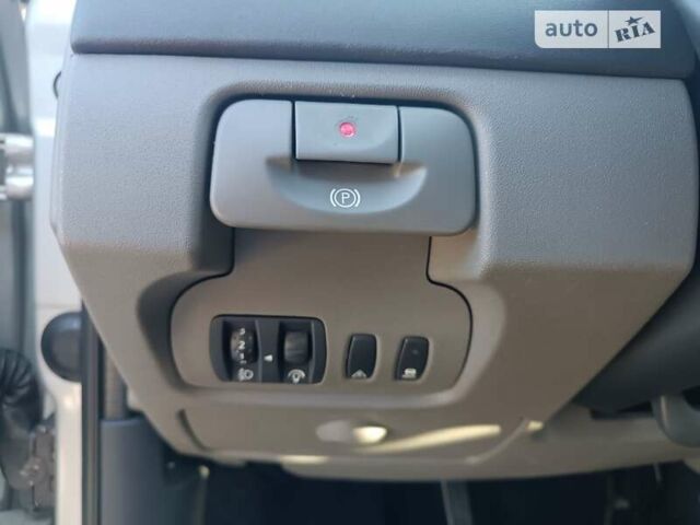 Серый Рено Сценик, объемом двигателя 1.6 л и пробегом 126 тыс. км за 5500 $, фото 13 на Automoto.ua