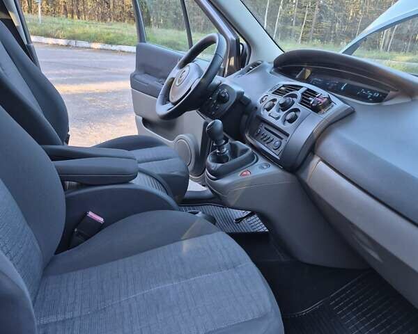 Серый Рено Сценик, объемом двигателя 1.6 л и пробегом 158 тыс. км за 5600 $, фото 27 на Automoto.ua