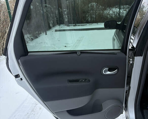 Серый Рено Сценик, объемом двигателя 1.6 л и пробегом 255 тыс. км за 5200 $, фото 15 на Automoto.ua