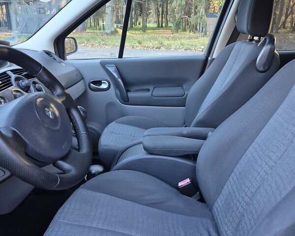 Серый Рено Сценик, объемом двигателя 1.6 л и пробегом 158 тыс. км за 5600 $, фото 25 на Automoto.ua