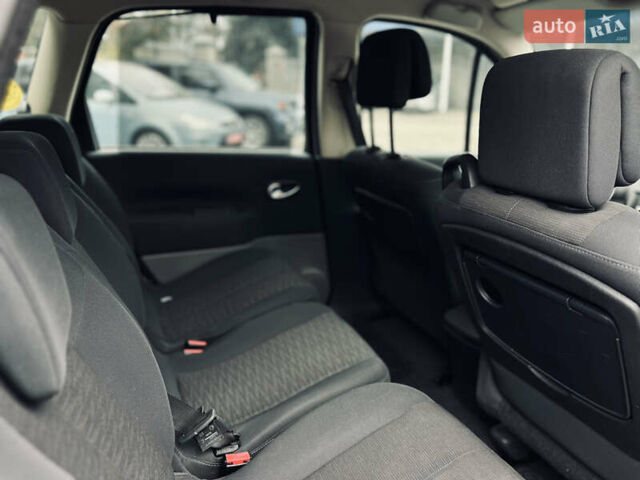 Сірий Рено Сценік, об'ємом двигуна 2 л та пробігом 128 тис. км за 7100 $, фото 7 на Automoto.ua
