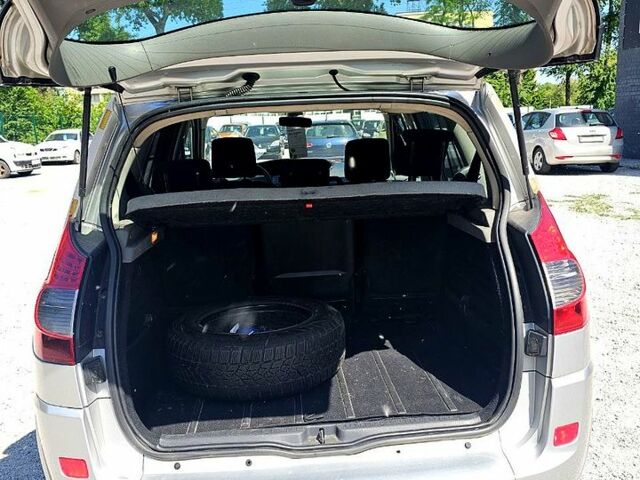 Серый Рено Сценик, объемом двигателя 1.6 л и пробегом 236 тыс. км за 5800 $, фото 4 на Automoto.ua