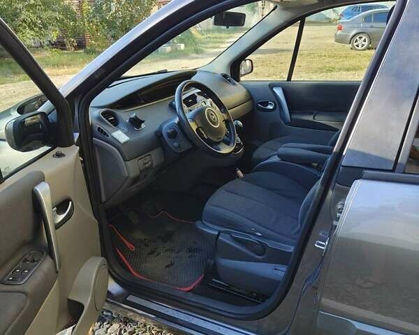 Серый Рено Сценик, объемом двигателя 1.46 л и пробегом 237 тыс. км за 5555 $, фото 4 на Automoto.ua