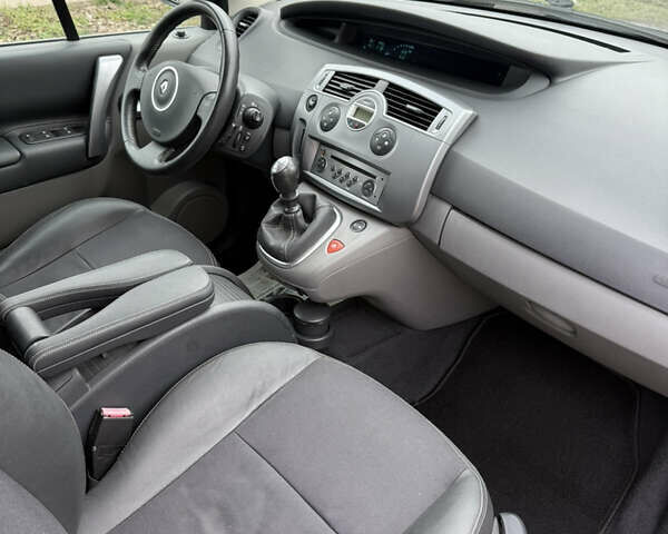 Серый Рено Сценик, объемом двигателя 1.6 л и пробегом 195 тыс. км за 6500 $, фото 10 на Automoto.ua