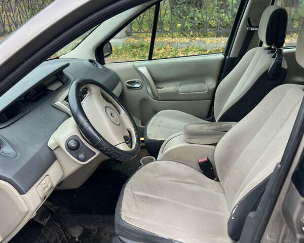 Серый Рено Сценик, объемом двигателя 1.87 л и пробегом 245 тыс. км за 5700 $, фото 7 на Automoto.ua