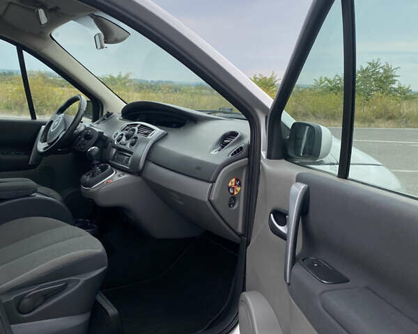 Рено Сценик 2008 в Ровно на Automoto.ua Серый Рено Сценик, объемом двигателя 1.6 л и пробегом 258 тыс. км за 5650 $, фото 22 на Automoto.ua