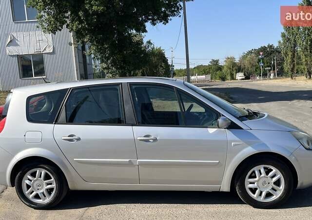 Серый Рено Сценик, объемом двигателя 2 л и пробегом 282 тыс. км за 6990 $, фото 3 на Automoto.ua