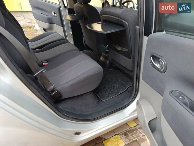 Серый Рено Сценик, объемом двигателя 1.6 л и пробегом 221 тыс. км за 5850 $, фото 22 на Automoto.ua
