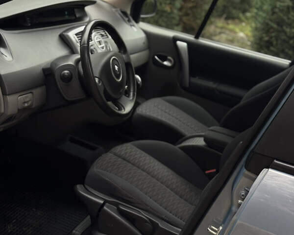 Серый Рено Сценик, объемом двигателя 1.6 л и пробегом 190 тыс. км за 5650 $, фото 12 на Automoto.ua