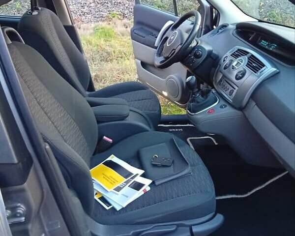 Рено Сценик 2008 в Полтаве на Automoto.ua Серый Рено Сценик, объемом двигателя 2 л и пробегом 193 тыс. км за 5499 $, фото 23 на Automoto.ua