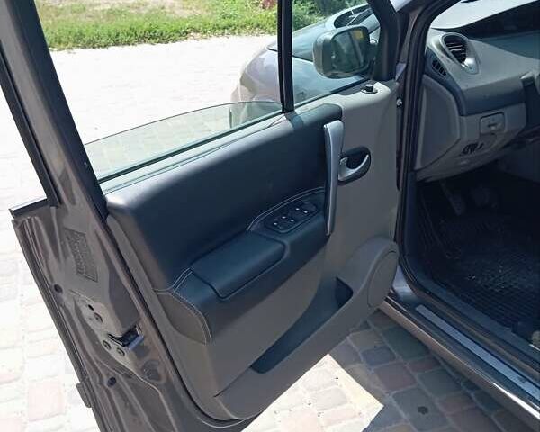 Сірий Рено Сценік, об'ємом двигуна 0 л та пробігом 206 тис. км за 6099 $, фото 4 на Automoto.ua