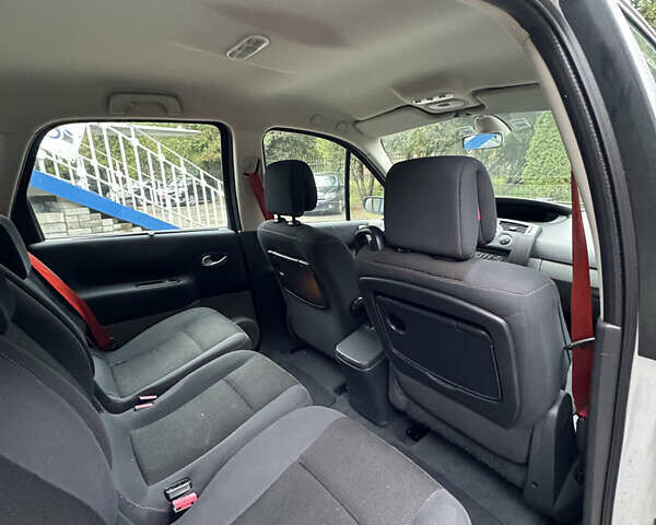 Сірий Рено Сценік, об'ємом двигуна 1.6 л та пробігом 211 тис. км за 6700 $, фото 15 на Automoto.ua