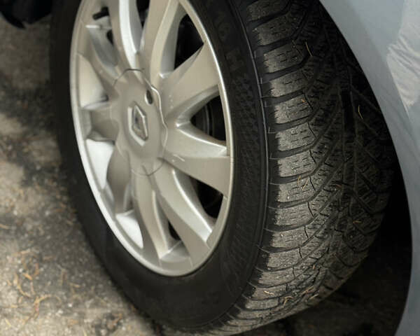 Серый Рено Сценик, объемом двигателя 1.6 л и пробегом 190 тыс. км за 5650 $, фото 2 на Automoto.ua