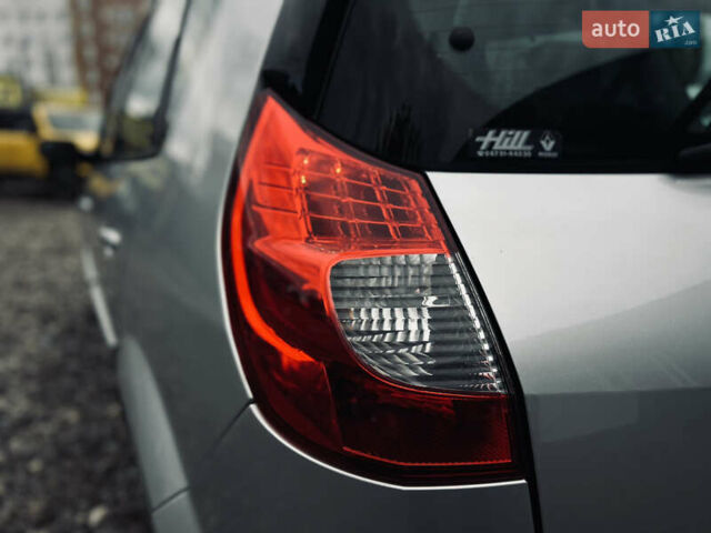 Сірий Рено Сценік, об'ємом двигуна 2 л та пробігом 128 тис. км за 7100 $, фото 29 на Automoto.ua
