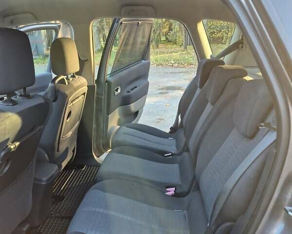 Серый Рено Сценик, объемом двигателя 1.6 л и пробегом 158 тыс. км за 5600 $, фото 26 на Automoto.ua