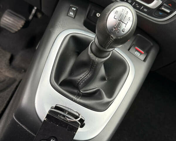 Серый Рено Сценик, объемом двигателя 1.6 л и пробегом 196 тыс. км за 6700 $, фото 60 на Automoto.ua