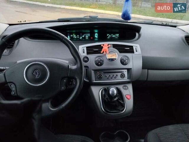 Серый Рено Сценик, объемом двигателя 2 л и пробегом 220 тыс. км за 6400 $, фото 13 на Automoto.ua