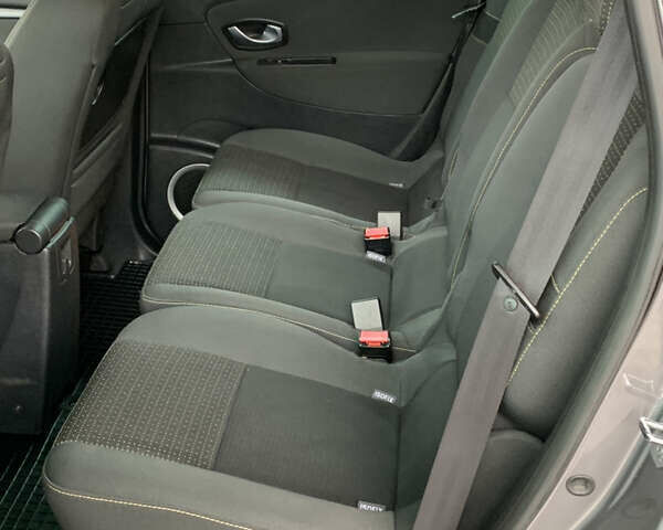 Серый Рено Сценик, объемом двигателя 1.6 л и пробегом 214 тыс. км за 7350 $, фото 44 на Automoto.ua