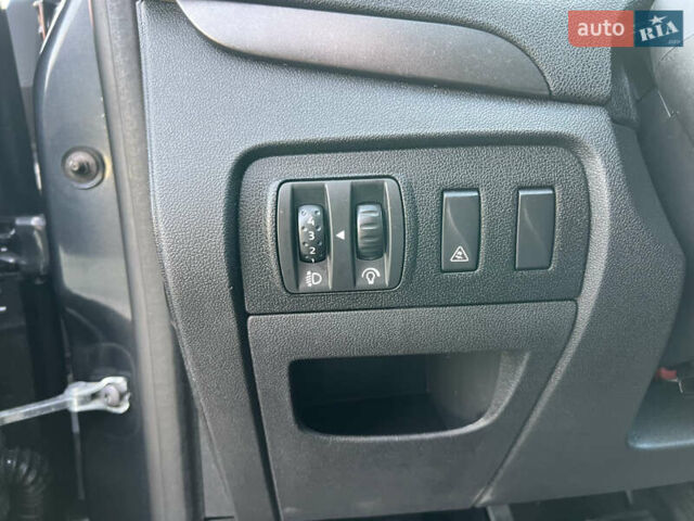 Сірий Рено Сценік, об'ємом двигуна 1.6 л та пробігом 237 тис. км за 7650 $, фото 30 на Automoto.ua