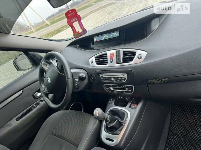 Рено Сценік 2009 у Самборе на Automoto.ua Сірий Рено Сценік, об'ємом двигуна 1.87 л та пробігом 270 тис. км за 6550 $, фото 8 на Automoto.ua