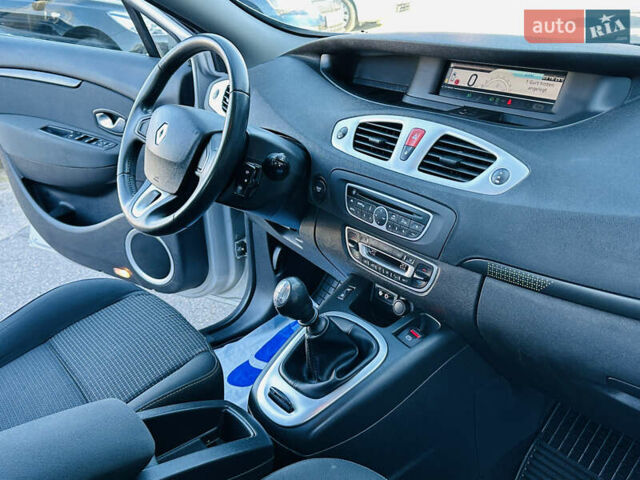 Рено Сценик 2009 в Харькове на Automoto.ua Серый Рено Сценик, объемом двигателя 1.6 л и пробегом 203 тыс. км за 7999 $, фото 35 на Automoto.ua