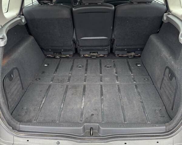 Серый Рено Сценик, объемом двигателя 2 л и пробегом 216 тыс. км за 5000 $, фото 7 на Automoto.ua