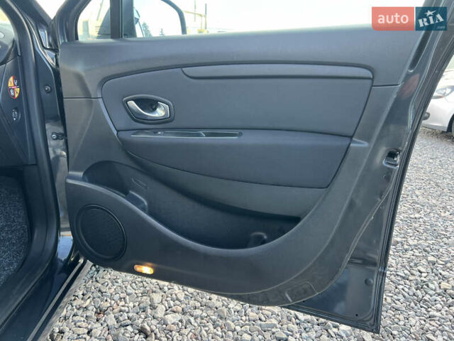 Сірий Рено Сценік, об'ємом двигуна 1.6 л та пробігом 237 тис. км за 7650 $, фото 52 на Automoto.ua