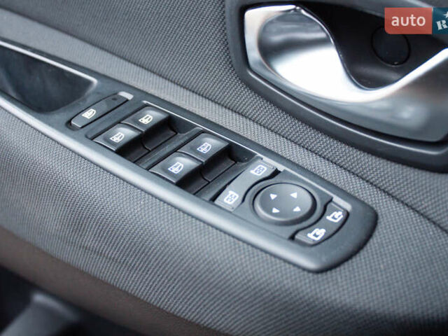 Серый Рено Сценик, объемом двигателя 2 л и пробегом 130 тыс. км за 8200 $, фото 30 на Automoto.ua