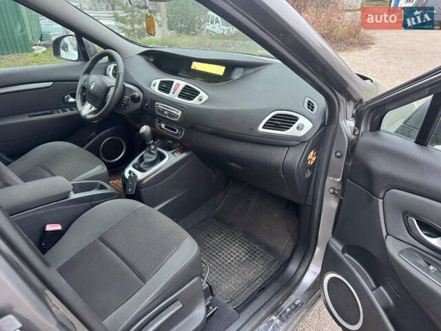 Сірий Рено Сценік, об'ємом двигуна 1.6 л та пробігом 230 тис. км за 8200 $, фото 5 на Automoto.ua