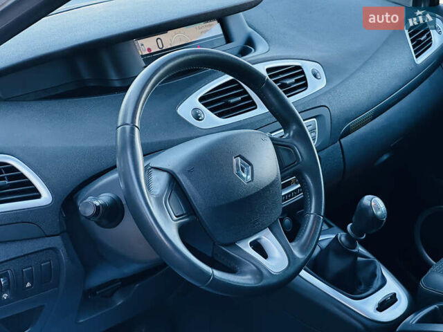 Рено Сценик 2009 в Харькове на Automoto.ua Серый Рено Сценик, объемом двигателя 1.6 л и пробегом 203 тыс. км за 7999 $, фото 15 на Automoto.ua