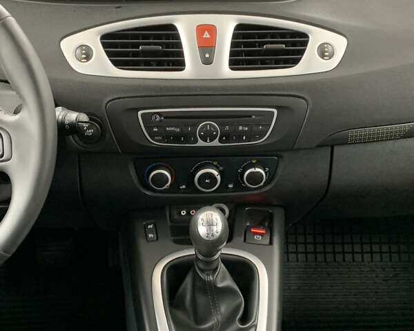 Серый Рено Сценик, объемом двигателя 1.6 л и пробегом 214 тыс. км за 7350 $, фото 68 на Automoto.ua