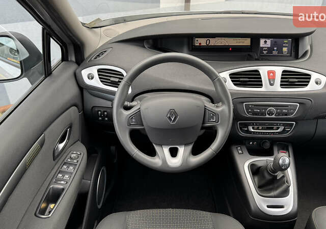 Рено Сценик 2009 в Виннице на Automoto.ua Серый Рено Сценик, объемом двигателя 0 л и пробегом 220 тыс. км за 7750 $, фото 52 на Automoto.ua