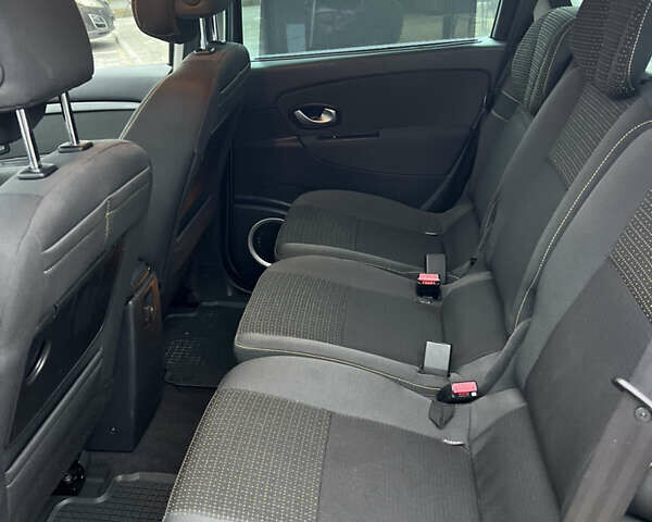 Сірий Рено Сценік, об'ємом двигуна 1.6 л та пробігом 176 тис. км за 7700 $, фото 18 на Automoto.ua