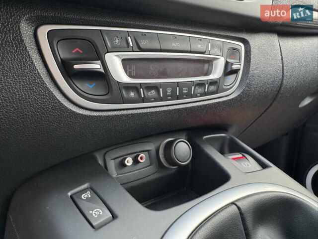 Сірий Рено Сценік, об'ємом двигуна 1.4 л та пробігом 176 тис. км за 7300 $, фото 16 на Automoto.ua