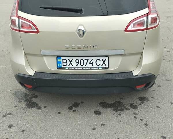 Серый Рено Сценик, объемом двигателя 1.6 л и пробегом 250 тыс. км за 6600 $, фото 1 на Automoto.ua