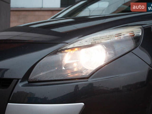 Серый Рено Сценик, объемом двигателя 2 л и пробегом 130 тыс. км за 8200 $, фото 46 на Automoto.ua