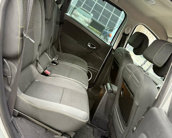 Серый Рено Сценик, объемом двигателя 1.6 л и пробегом 196 тыс. км за 6700 $, фото 83 на Automoto.ua