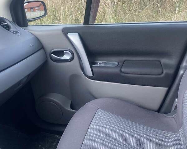 Серый Рено Сценик, объемом двигателя 1.6 л и пробегом 212 тыс. км за 5000 $, фото 2 на Automoto.ua