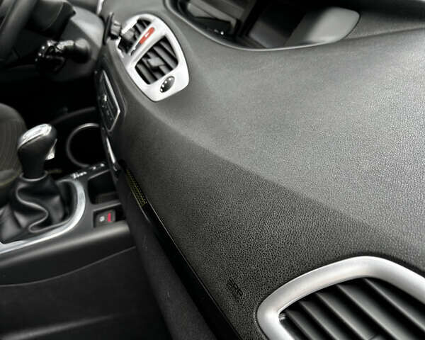 Серый Рено Сценик, объемом двигателя 2 л и пробегом 272 тыс. км за 6800 $, фото 18 на Automoto.ua