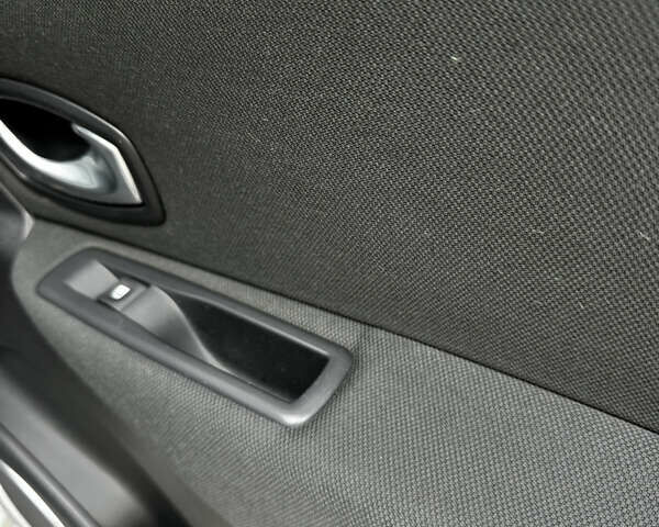 Серый Рено Сценик, объемом двигателя 2 л и пробегом 272 тыс. км за 6800 $, фото 30 на Automoto.ua