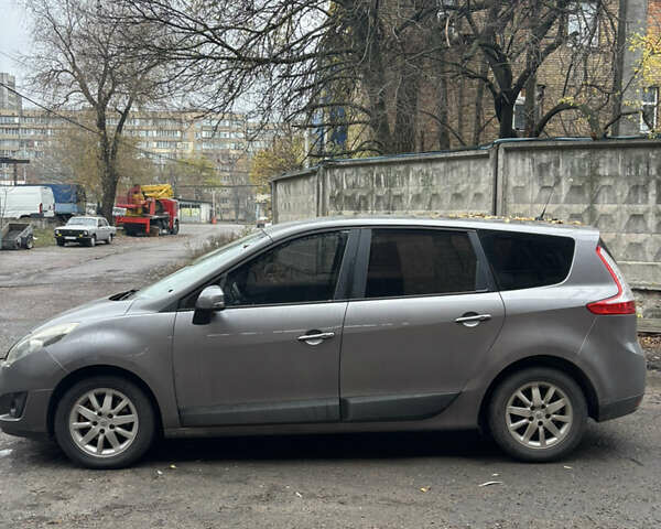 Серый Рено Сценик, объемом двигателя 1.87 л и пробегом 320 тыс. км за 6300 $, фото 3 на Automoto.ua