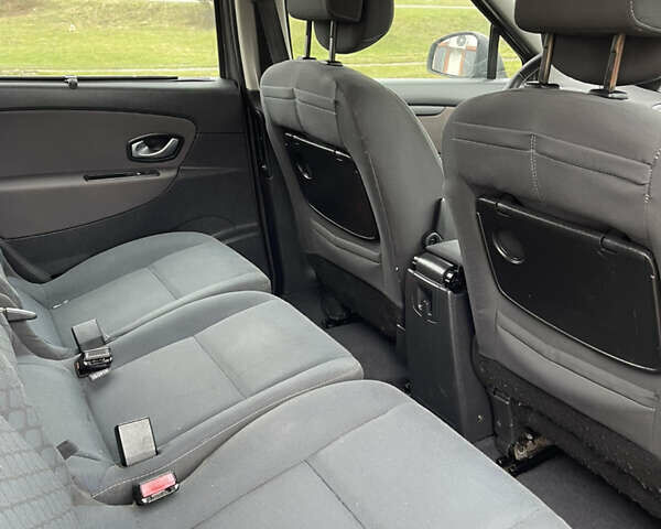 Сірий Рено Сценік, об'ємом двигуна 1.5 л та пробігом 268 тис. км за 6450 $, фото 17 на Automoto.ua